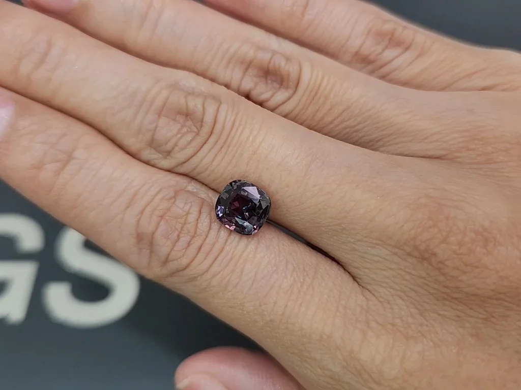 Alexandrite with color change cushion cut 2.54 carats, Tanzania 2