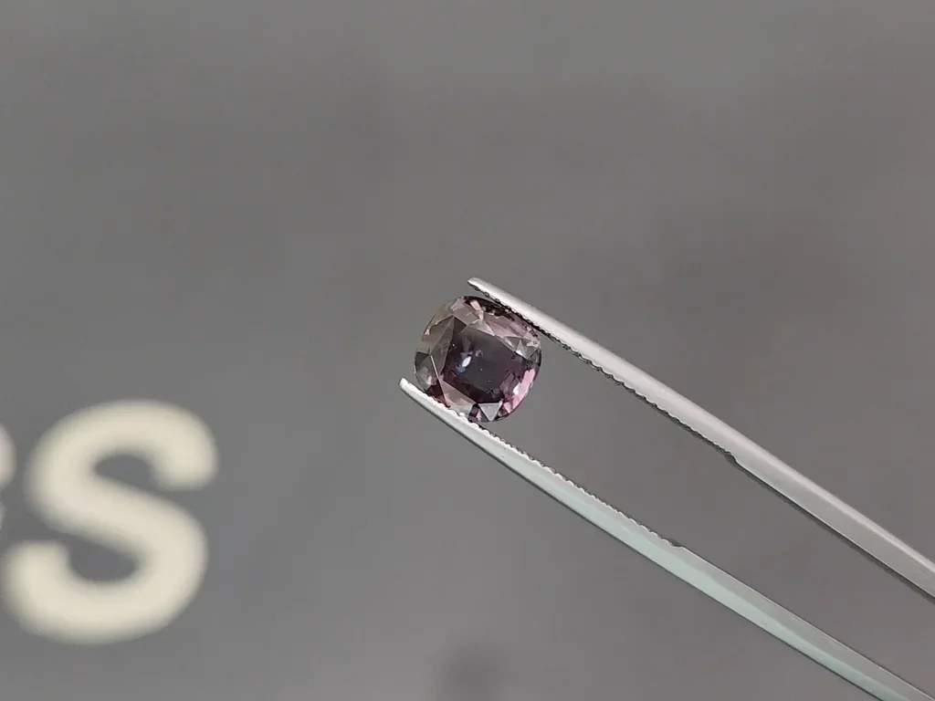Alexandrite with color change cushion cut 2.54 carats, Tanzania 4