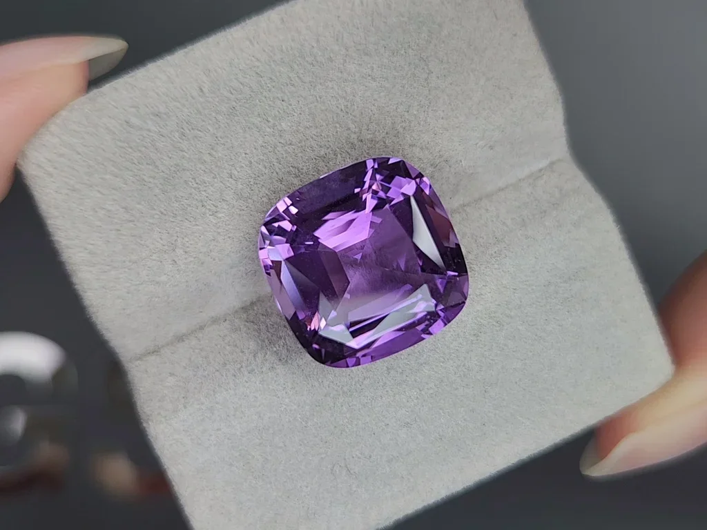 Amethyst cushion cut 11.07 carats, Brazil 4