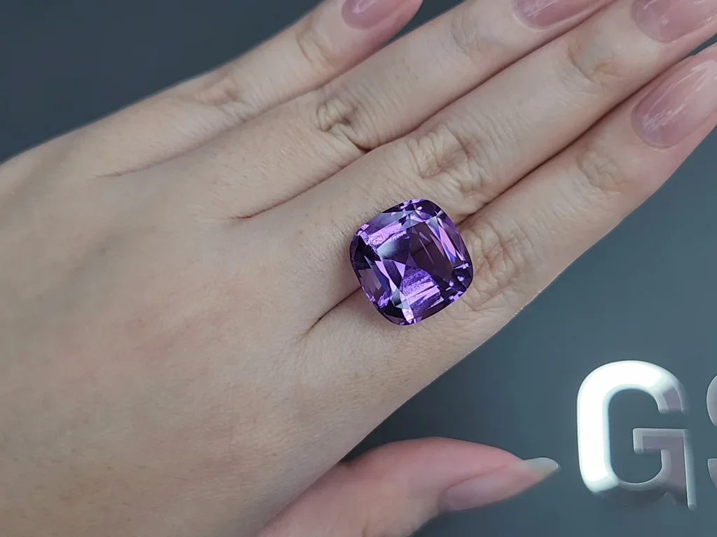 Amethyst cushion cut 13.93 carats, Brazil 2
