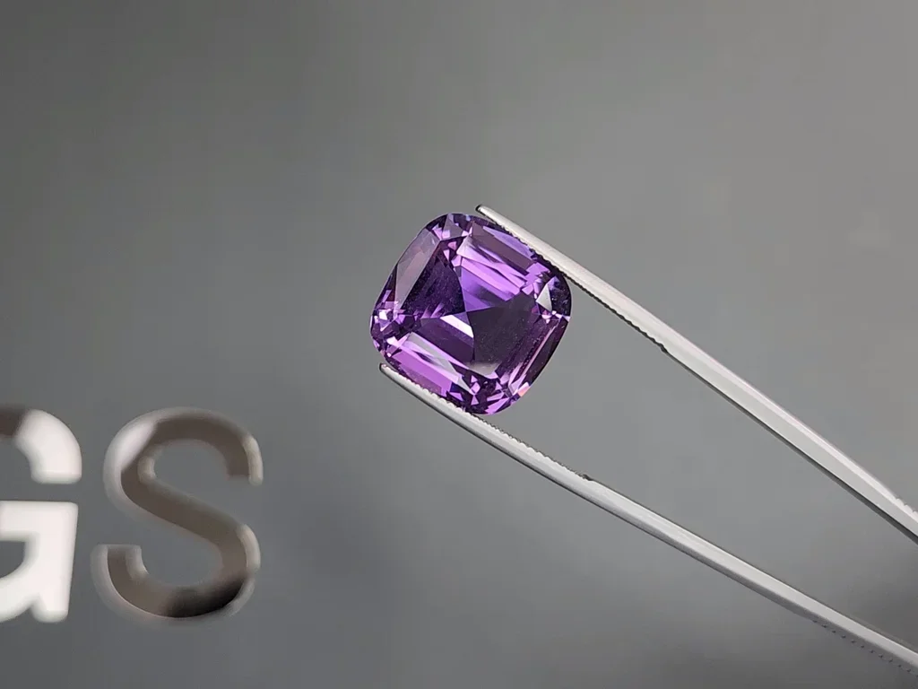 Amethyst cushion cut 13.93 carats, Brazil 3