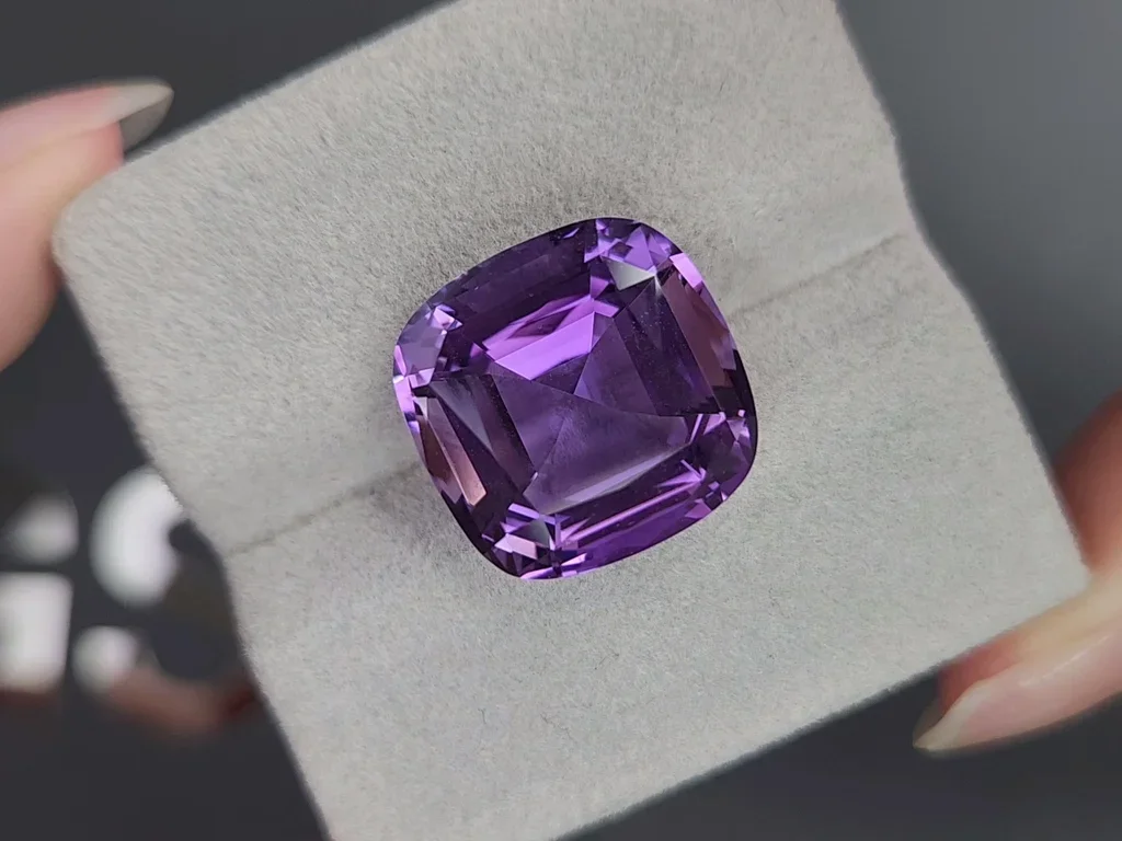 Amethyst cushion cut 13.93 carats, Brazil 4