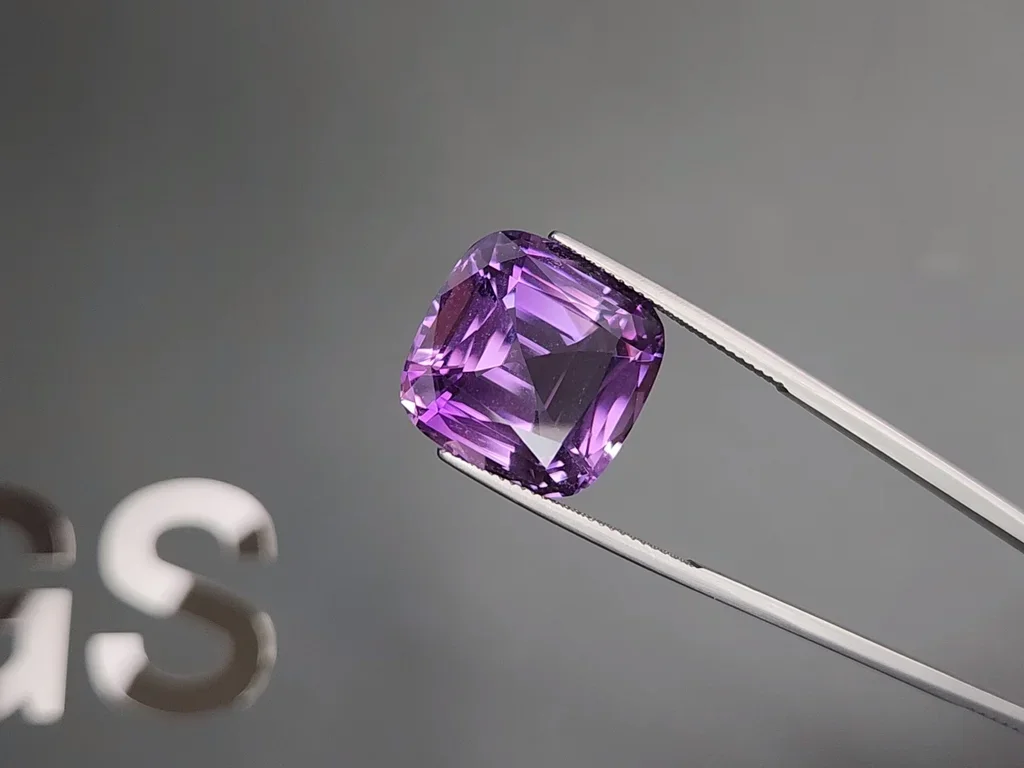 Amethyst cushion cut 18.86 carats, Brazil 3