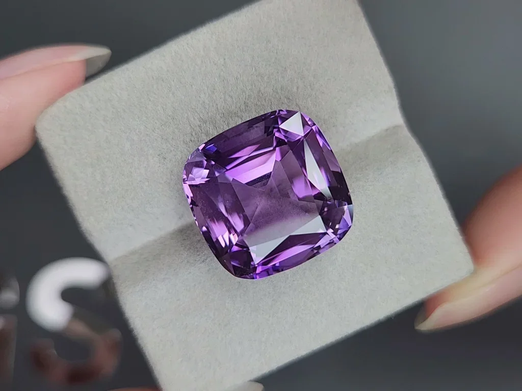 Amethyst cushion cut 18.86 carats, Brazil 4