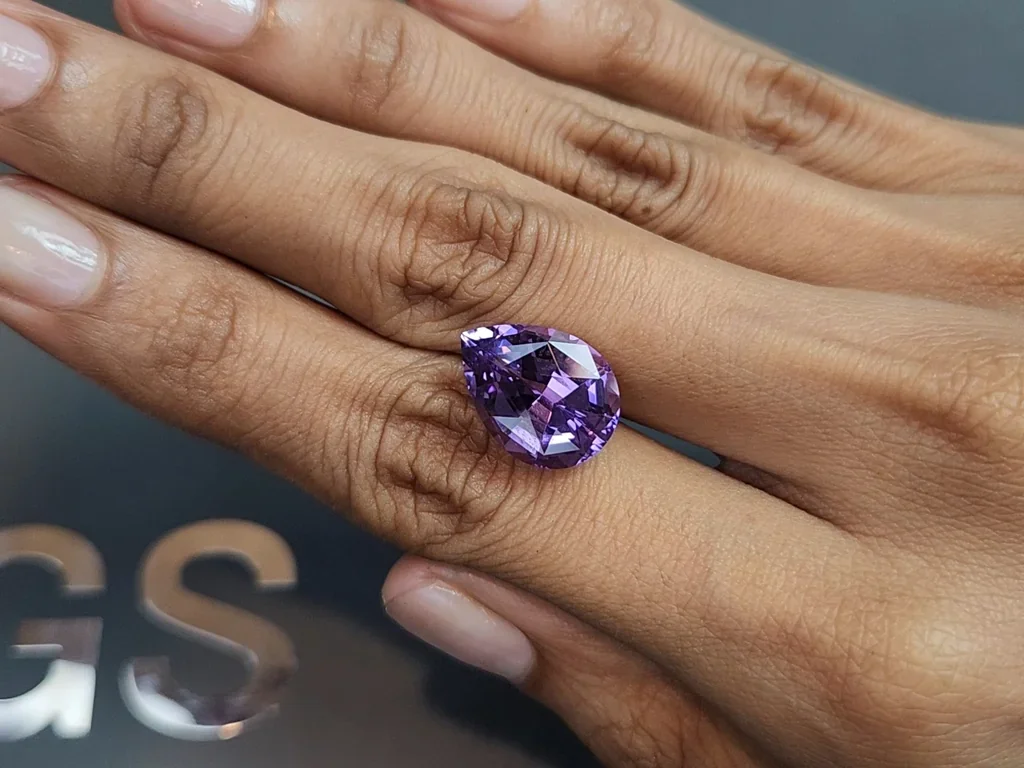 Amethyst in a high precision pear cut 5.00-7.00 carats, Brazil 2