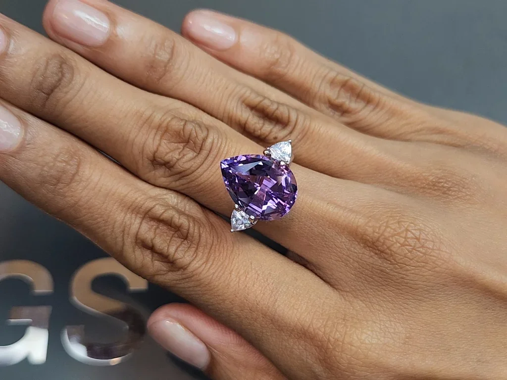 Amethyst in a high precision pear cut 5.00-7.00 carats, Brazil 5