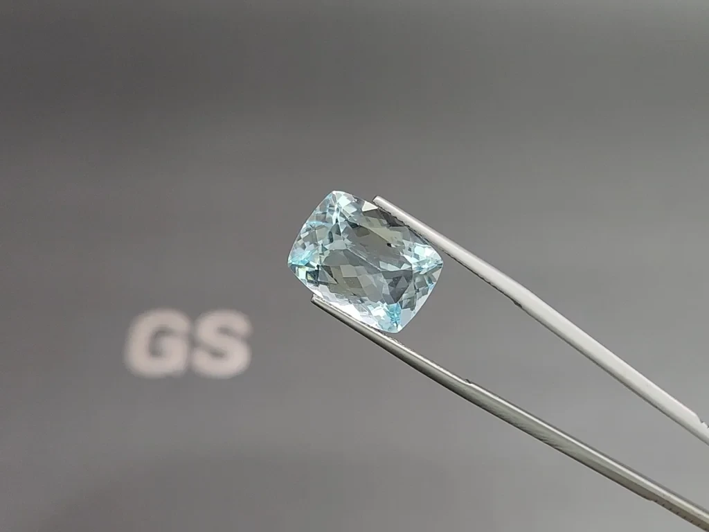 Aquamarine cushion cut 10.24 carats, Madagascar 3