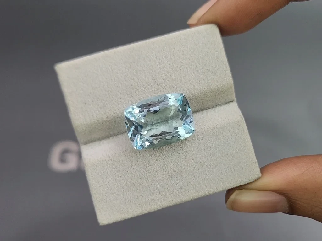 Aquamarine cushion cut 10.24 carats, Madagascar 4
