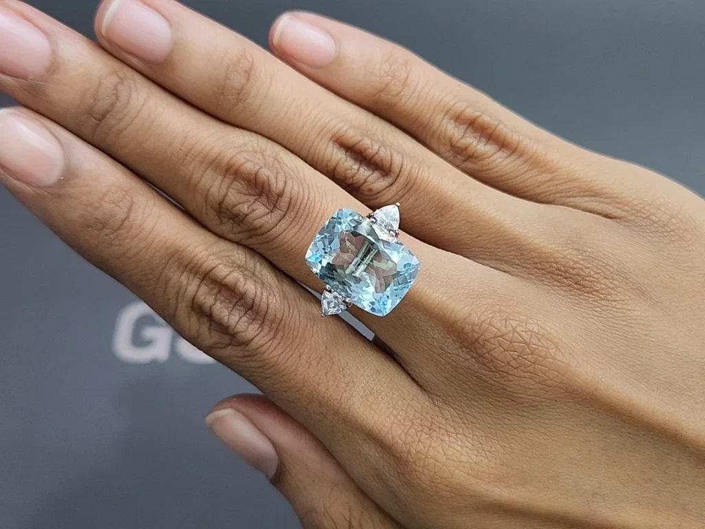 Aquamarine cushion cut 10.24 carats, Madagascar 5