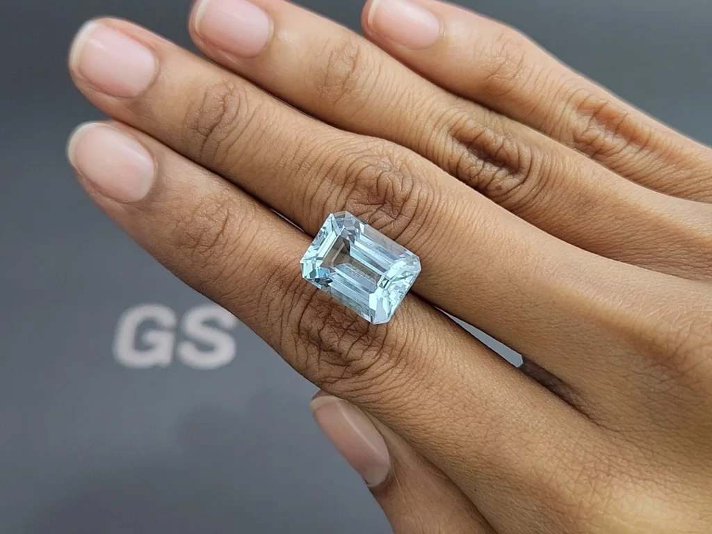Aquamarine octagon cut 10.15 carats, Madagascar 2