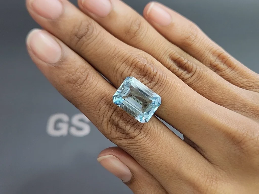 Aquamarine octagon cut 11.70 carats, Madagascar 2