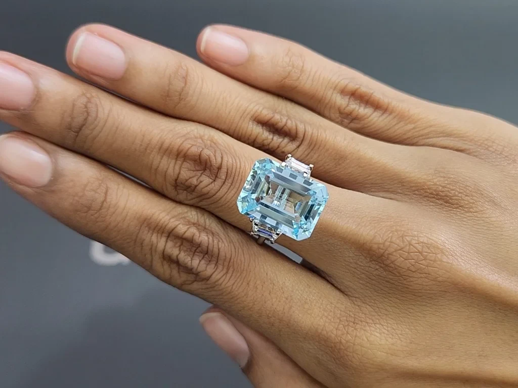 Aquamarine octagon cut 11.70 carats, Madagascar 5