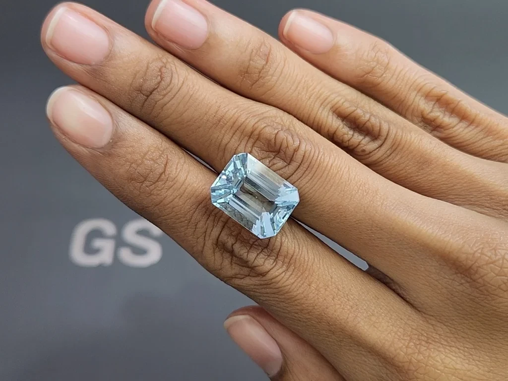Aquamarine octagon cut 13.00 carats, Madagascar 2