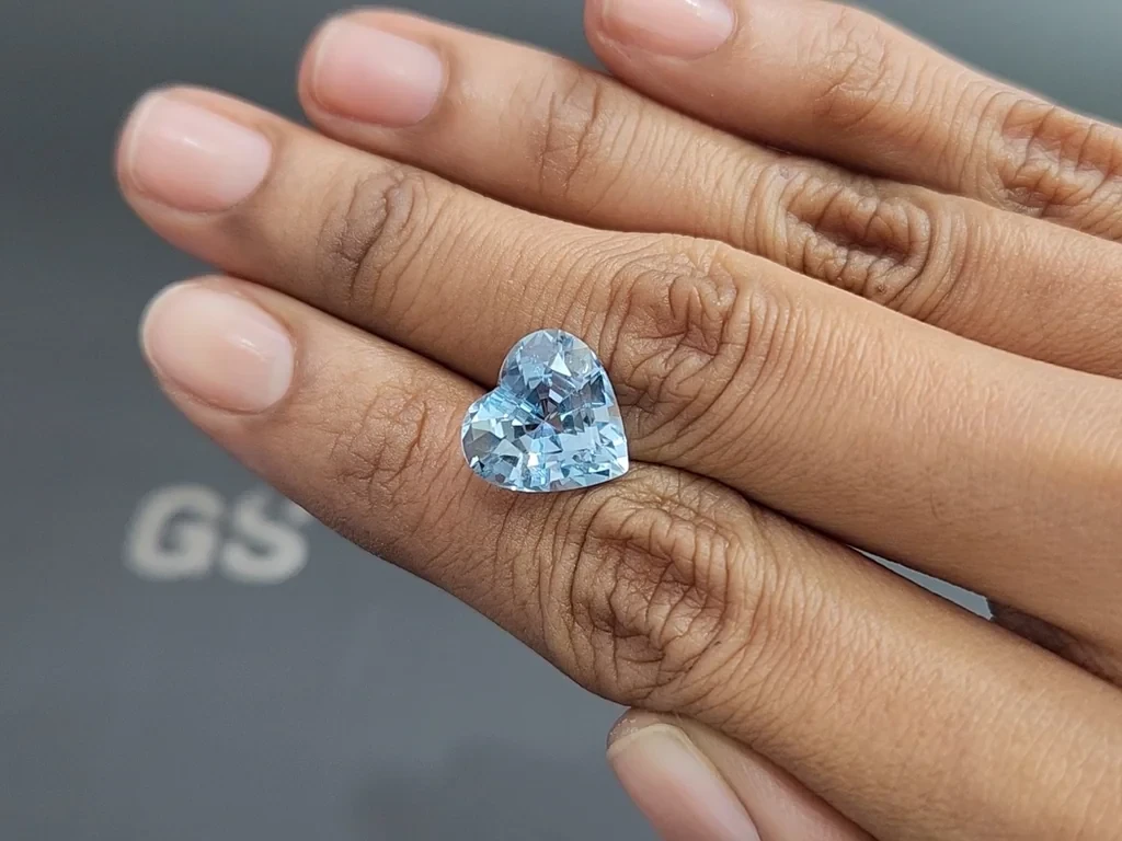 Aquamarine Santa Maria heart shape 6.04 carats, Mozambique 2