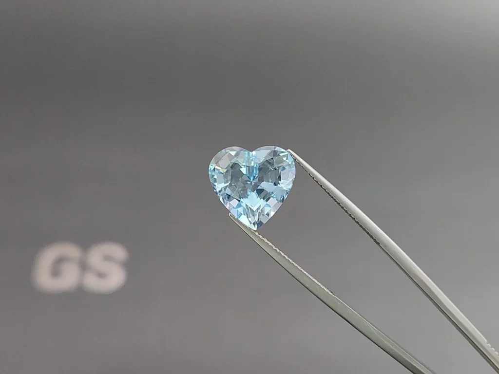 Aquamarine Santa Maria heart shape 6.04 carats, Mozambique 3