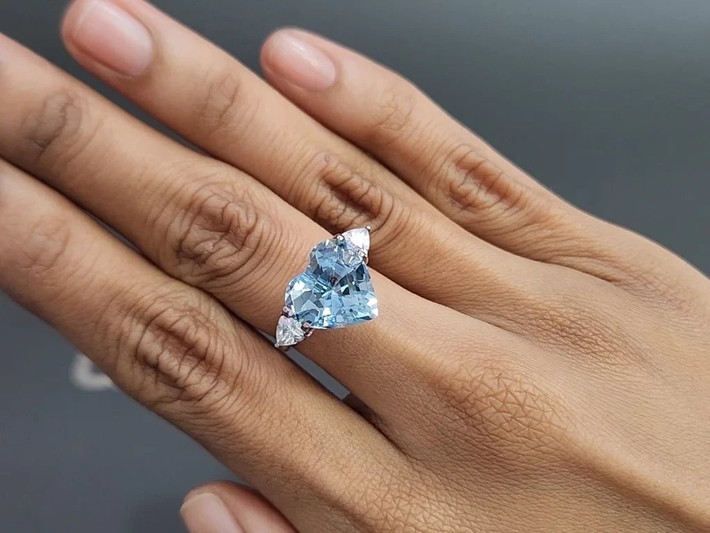 Aquamarine Santa Maria heart shape 6.04 carats, Mozambique 5