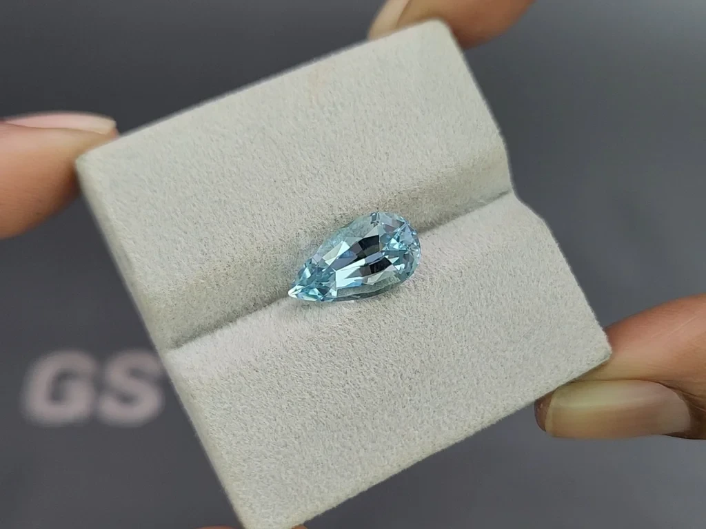 Aquamarine Santa Maria pear cut 3.64 carats, Mozambique 4