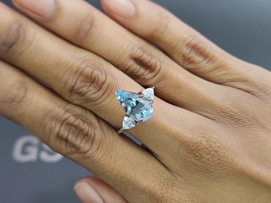 Aquamarine Santa Maria pear cut 3.64 carats, Mozambique 5