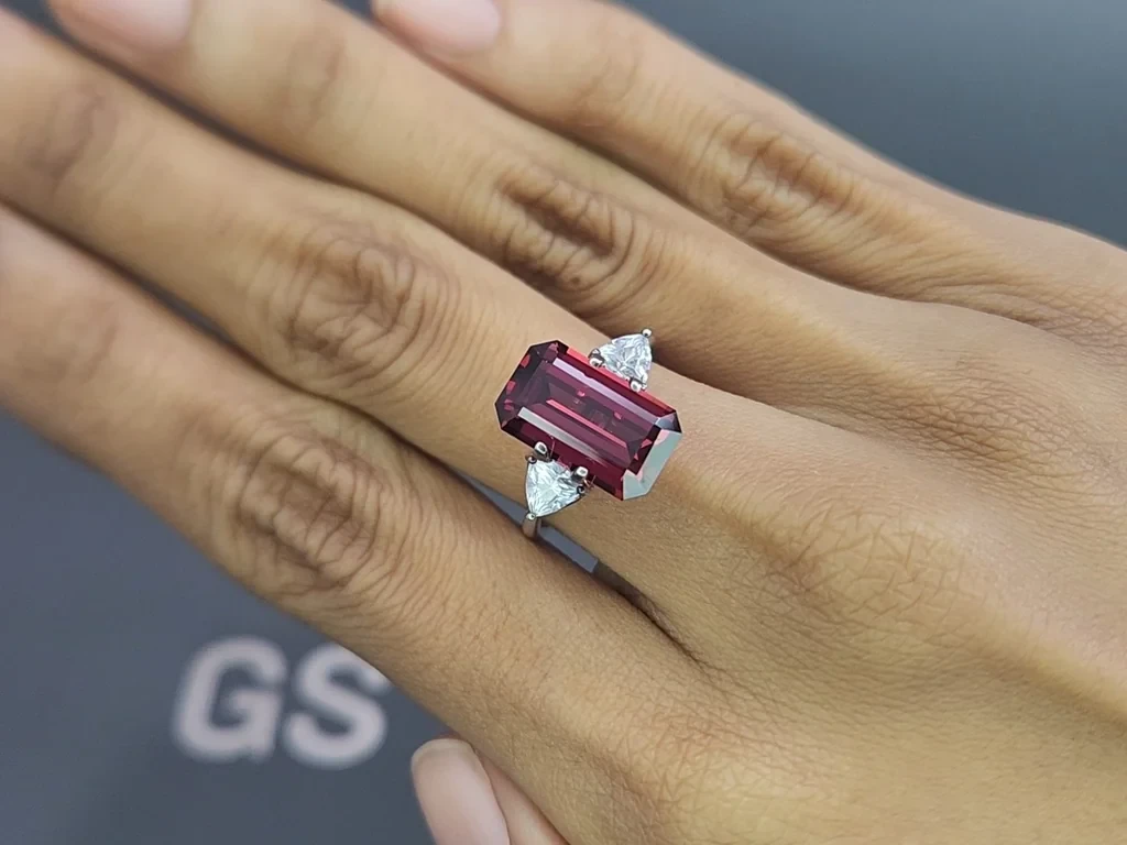 Carnet octagon cut 5.58 carats, Tanzania 5