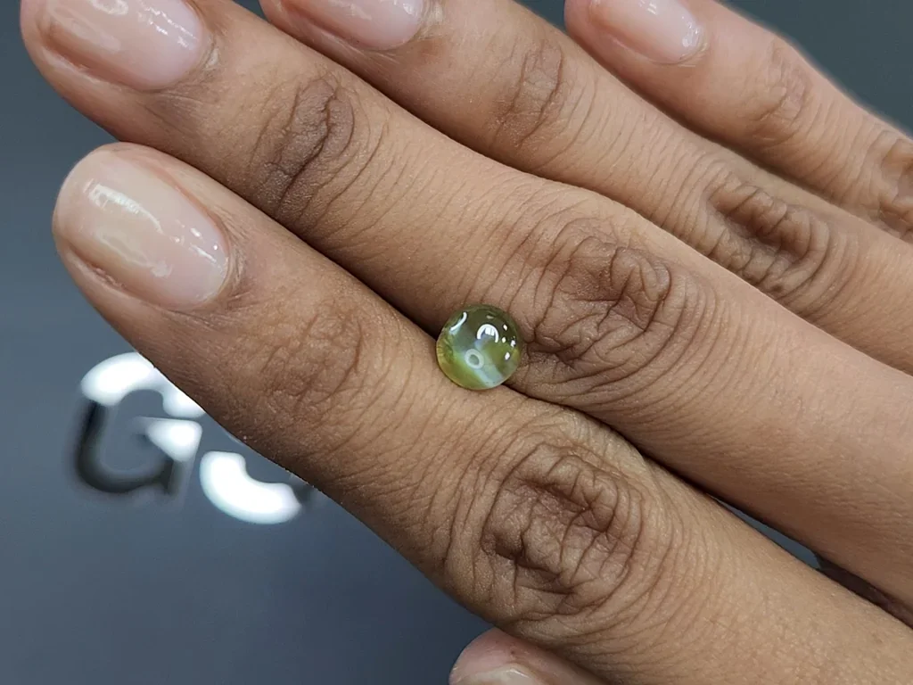 Chrysoberyl Cat Eye cabochon cut 1.68 carats, Sri Lanka 2