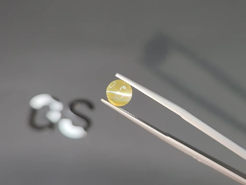 Chrysoberyl Cat Eye cabochon cut 1.68 carats, Sri Lanka 5
