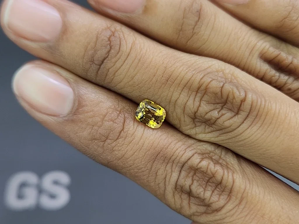 Chrysoberyl cushion cut 1.22 carats, Sri Lanka 2
