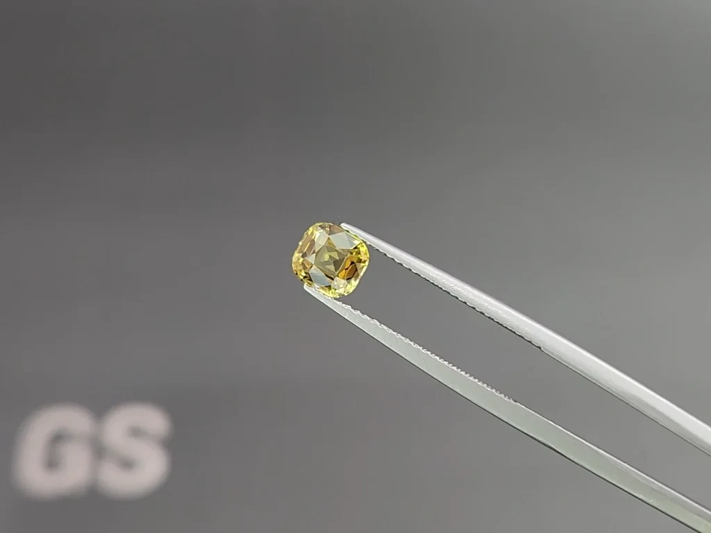 Chrysoberyl cushion cut  1.30 carats, Sri Lanka 3