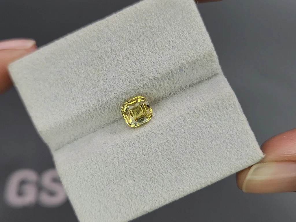Chrysoberyl cushion cut  1.30 carats, Sri Lanka 4