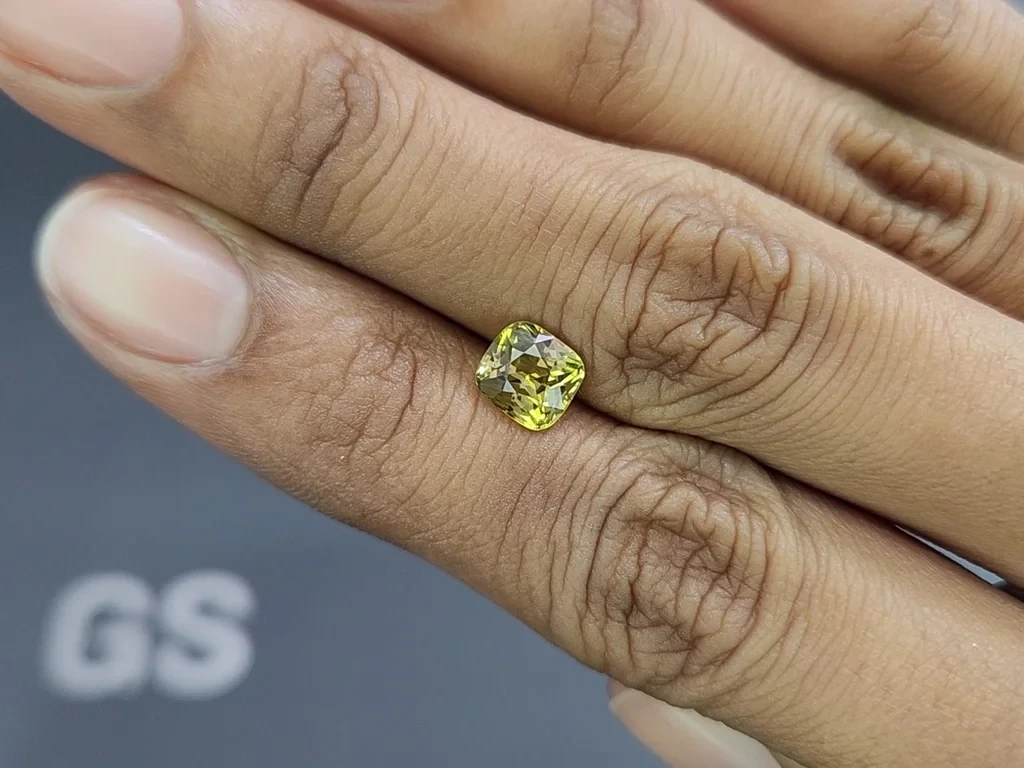 Chrysoberyl cushion cut 1.60 carats, Sri Lanka 2