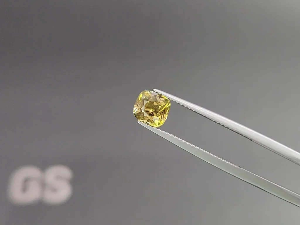 Chrysoberyl cushion cut 1.60 carats, Sri Lanka 3