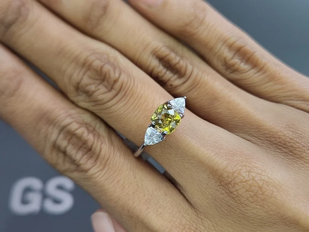 Chrysoberyl cushion cut 1.60 carats, Sri Lanka 5