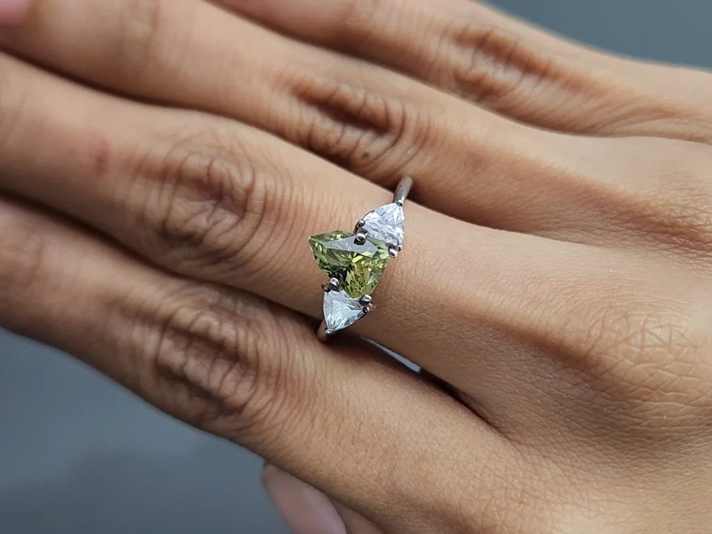 Chrysoberyl fancy cut 1.61 carats, Sri Lanka 5