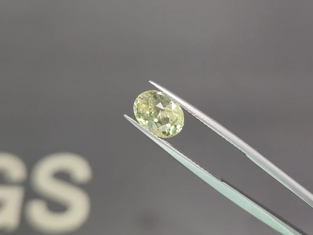 Chrysoberyl in oval cut 2.99 carats, Sri Lanka 3