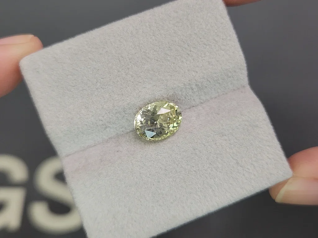 Chrysoberyl in oval cut 2.99 carats, Sri Lanka 4