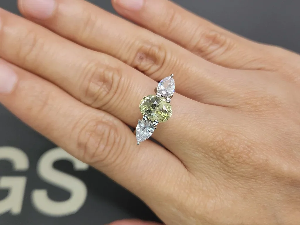 Chrysoberyl in oval cut 2.99 carats, Sri Lanka 5