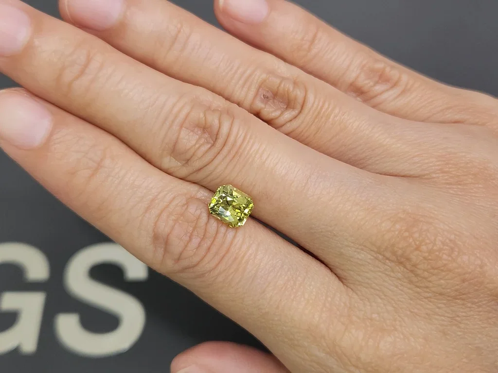 Chrysoberyl in radiant cut 2.22 carats, Sri Lanka 2