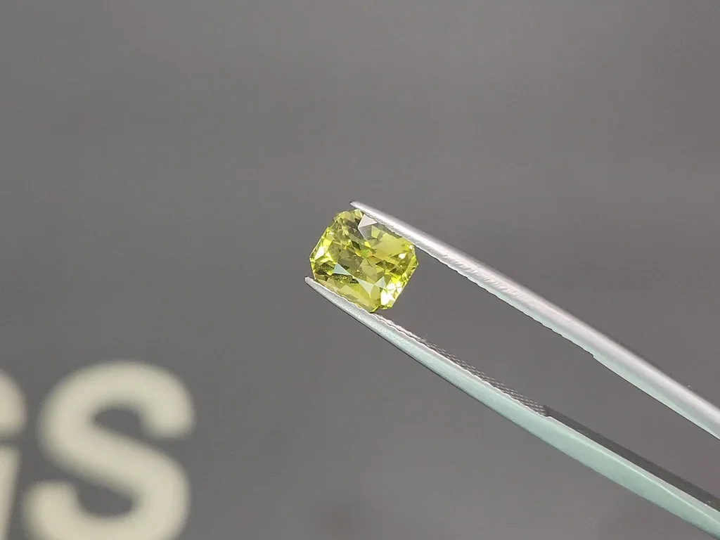 Chrysoberyl in radiant cut 2.22 carats, Sri Lanka 3