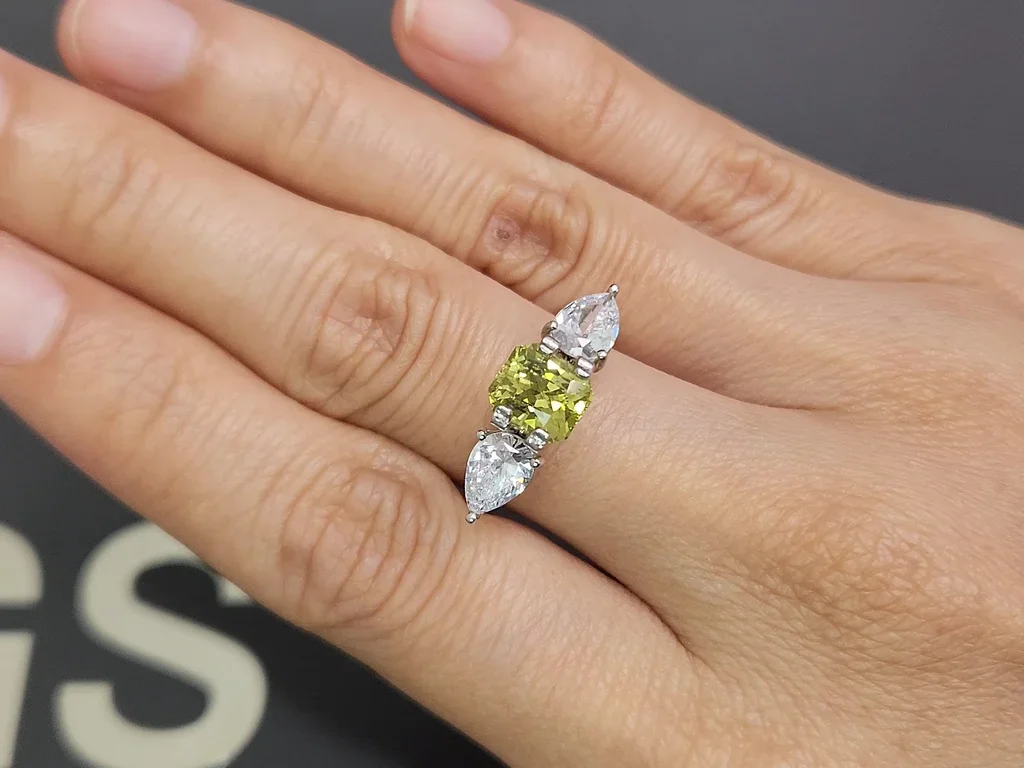 Chrysoberyl in radiant cut 2.22 carats, Sri Lanka 5