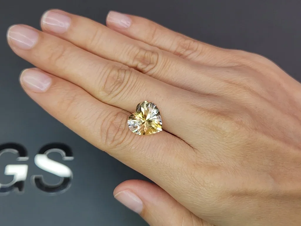 Citrine in a high-precision heart cut 5.03 carats, Africa 2