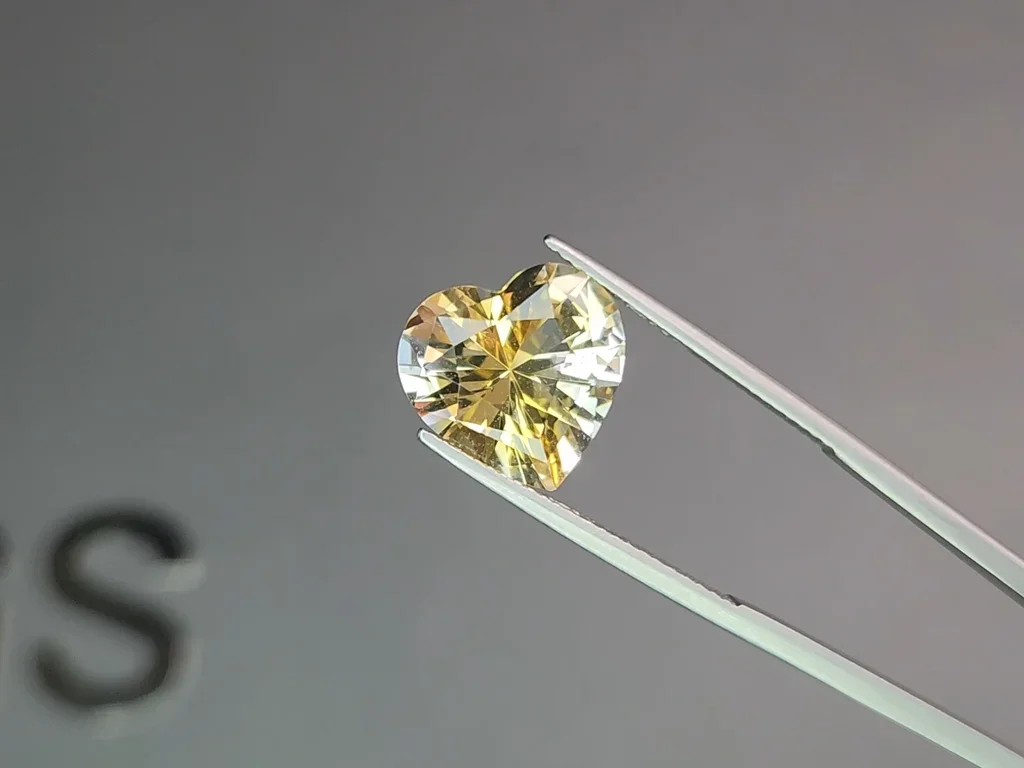 Citrine in a high-precision heart cut 5.03 carats, Africa 3