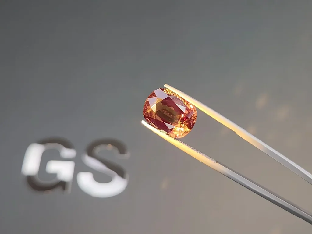 Color change alexandrite in cushion cut 8.07 carats, Sri Lanka 5