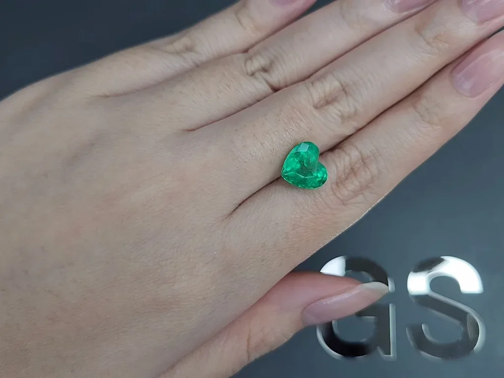 Columbian emerald in heart cut 3.12 carats 2