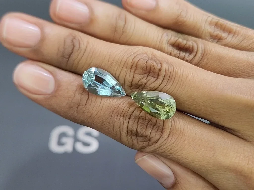 Contrasting pair of aquamarine and heliodor pear cut 10.10 carats, Mozambique 2