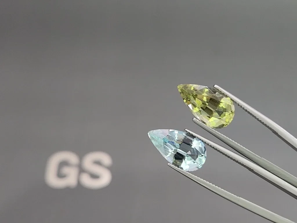 Contrasting pair of aquamarine and heliodor pear cut 10.10 carats, Mozambique 3