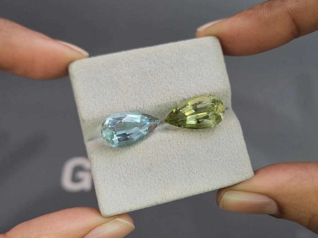 Contrasting pair of aquamarine and heliodor pear cut 10.10 carats, Mozambique 4