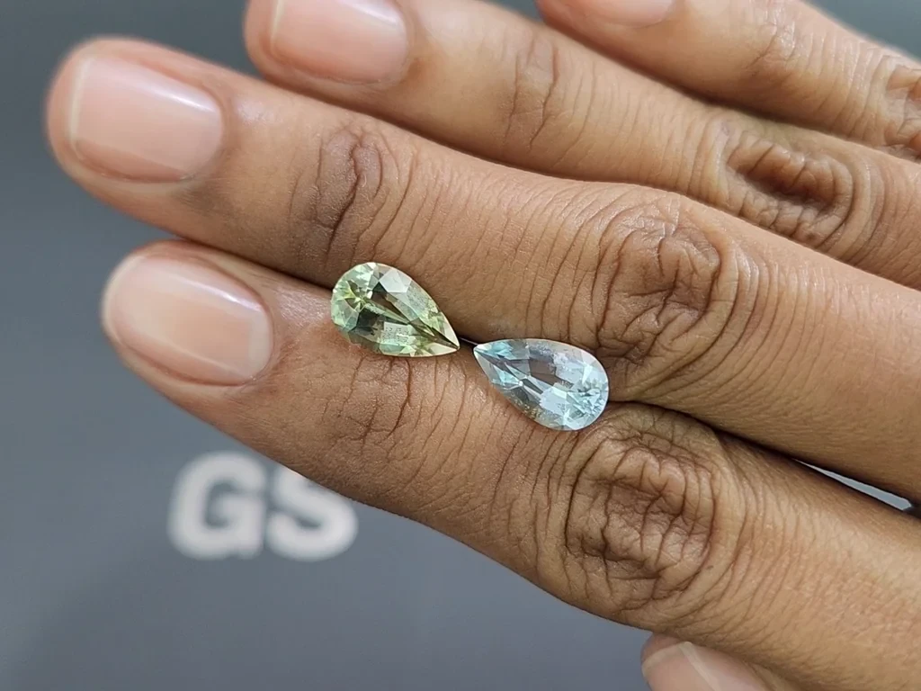 Contrasting pair of aquamarine and heliodor pear cut 4.05 carats, Mozambique 2