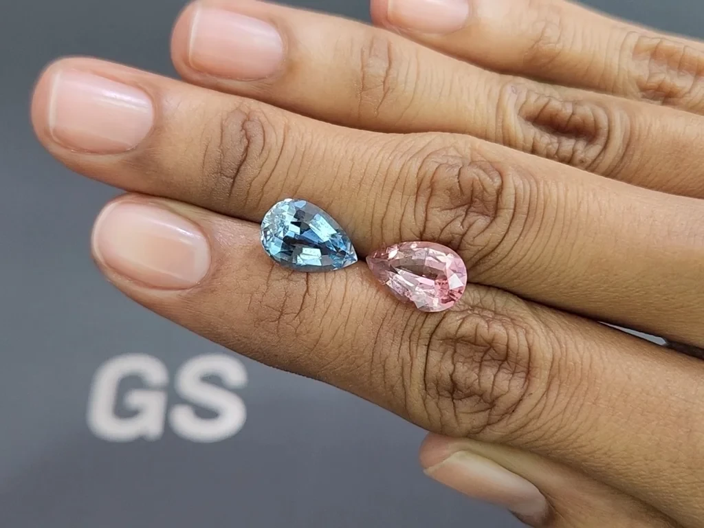 Contrasting pair of aquamarine and tourmaline pear cut 5.93 carats, Mozambique, Nigeria 2