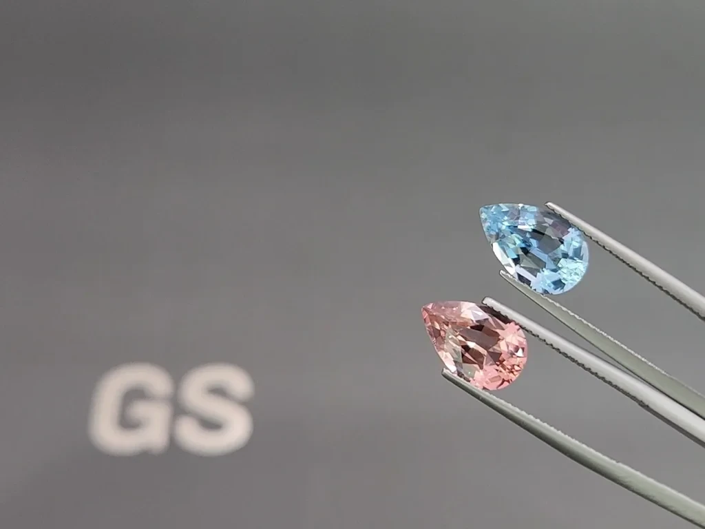 Contrasting pair of aquamarine and tourmaline pear cut 5.93 carats, Mozambique, Nigeria 3