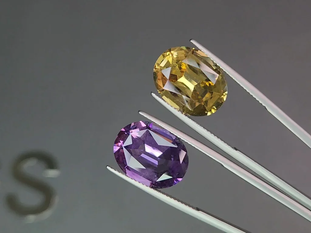 Contrasting pair of purple amethyst and yellow citrine in a precision cut oval 17.65 carats, Africa 3