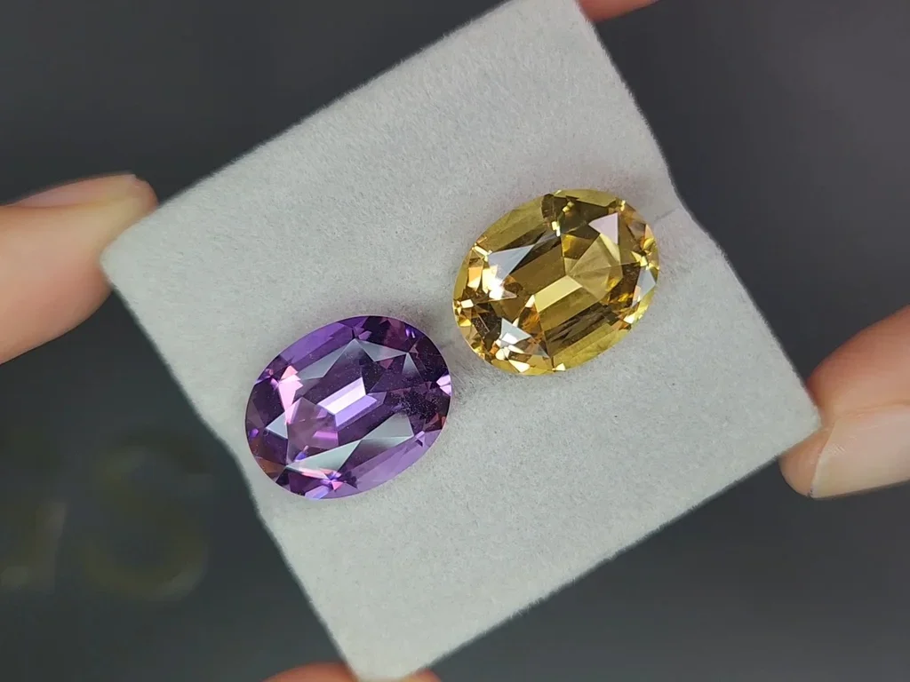 Contrasting pair of purple amethyst and yellow citrine in a precision cut oval 17.65 carats, Africa 4